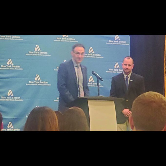 Mike Savarese addresses the crowd as NYSAWWA Incoming Chair.